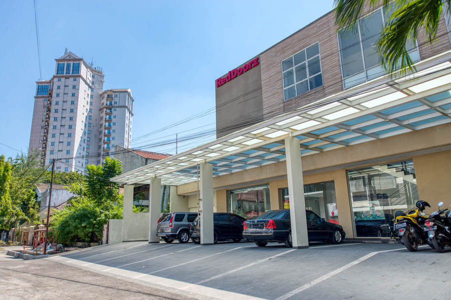 RedDoorz Near Ciputra World 3 Surabaya