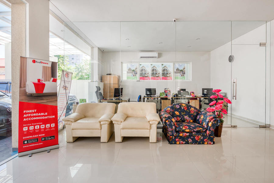 RedDoorz Near Ciputra World 3 Surabaya