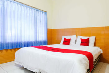 RedDoorz near STAB Syailendra Kopeng