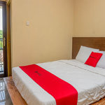  RedDoorz Syariah near Pasar Modern Cikopo
