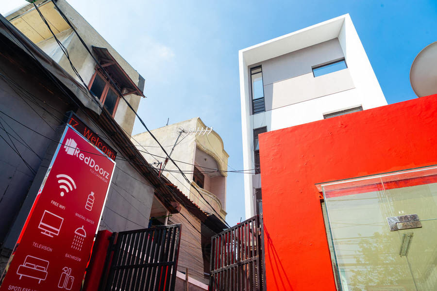 RedDoorz Plus @ Sawah Besar