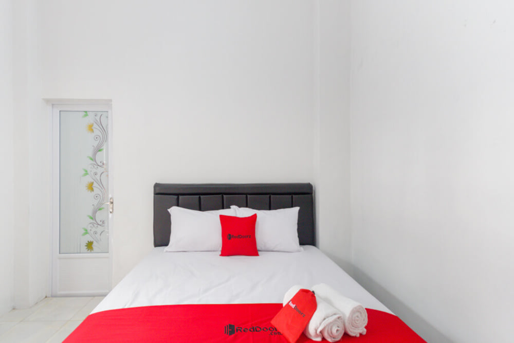 RedDoorz Room