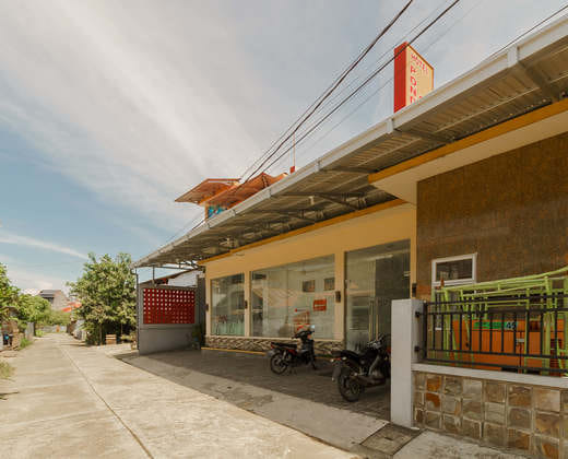 RedDoorz Syariah near Jembatan Siti Nurbaya Padang