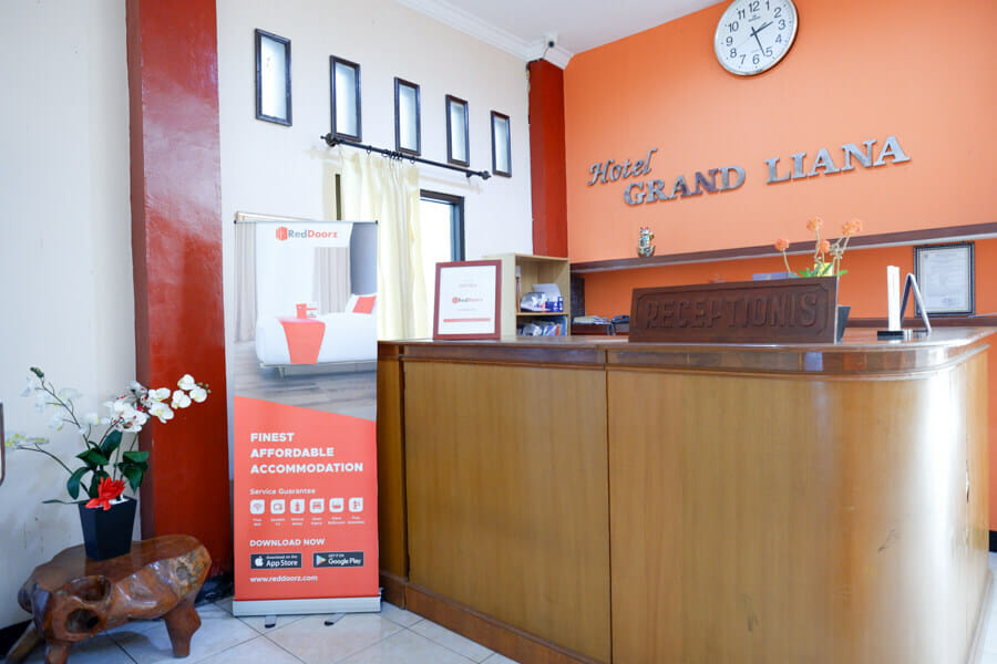 RedDoorz Plus near Stadion Wijaya Kusuma