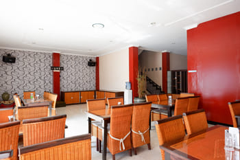 RedDoorz Plus near Stadion Wijaya Kusuma