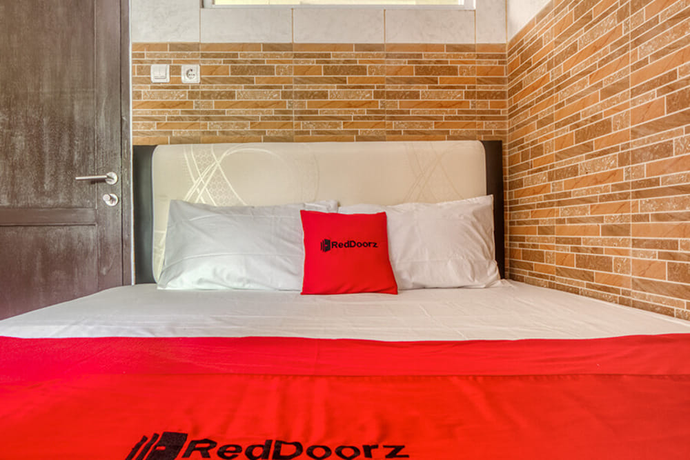 RedDoorz Room