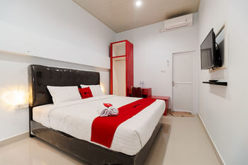 RedDoorz Plus near Palembang Icon Mall 2