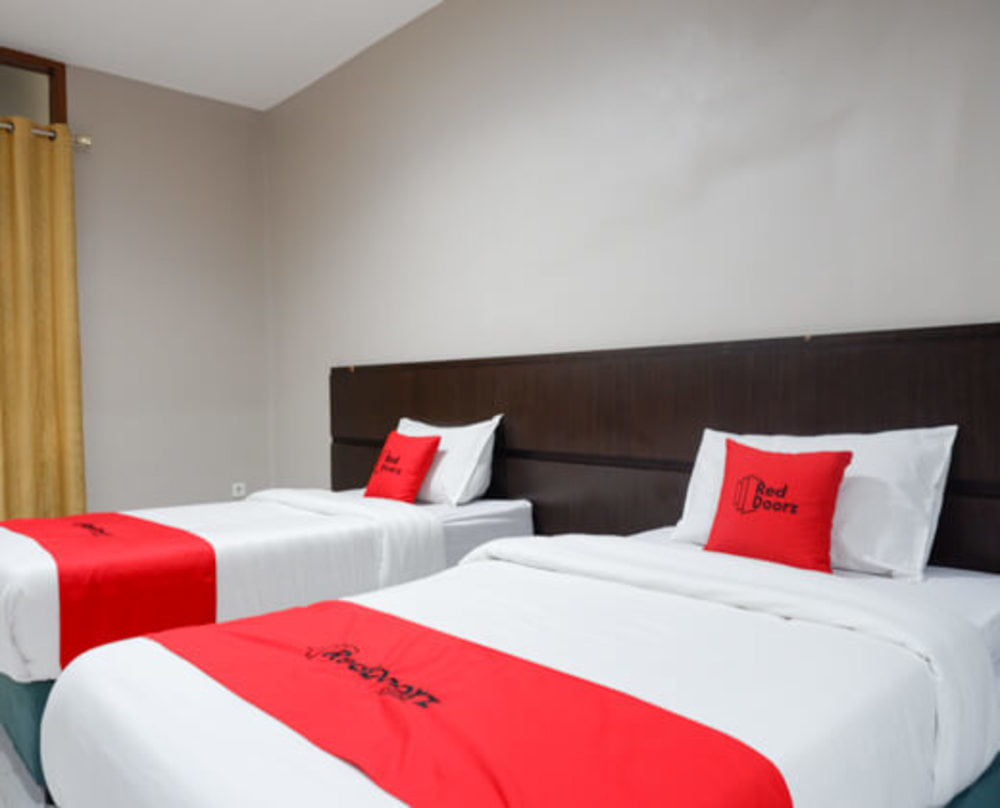RedDoorz Superior Twin Room