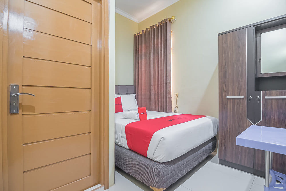 RedDoorz Room