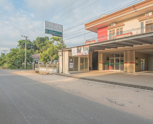RedDoorz Plus near Syamsudin Noor Airport 3