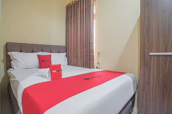 RedDoorz Plus near Syamsudin Noor Airport 3