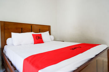 RedDoorz near Mutiara SIS Al Jufrie Airport Palu