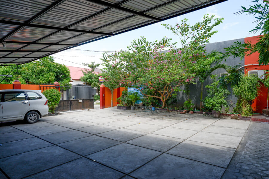 RedDoorz near Mutiara SIS Al Jufrie Airport Palu