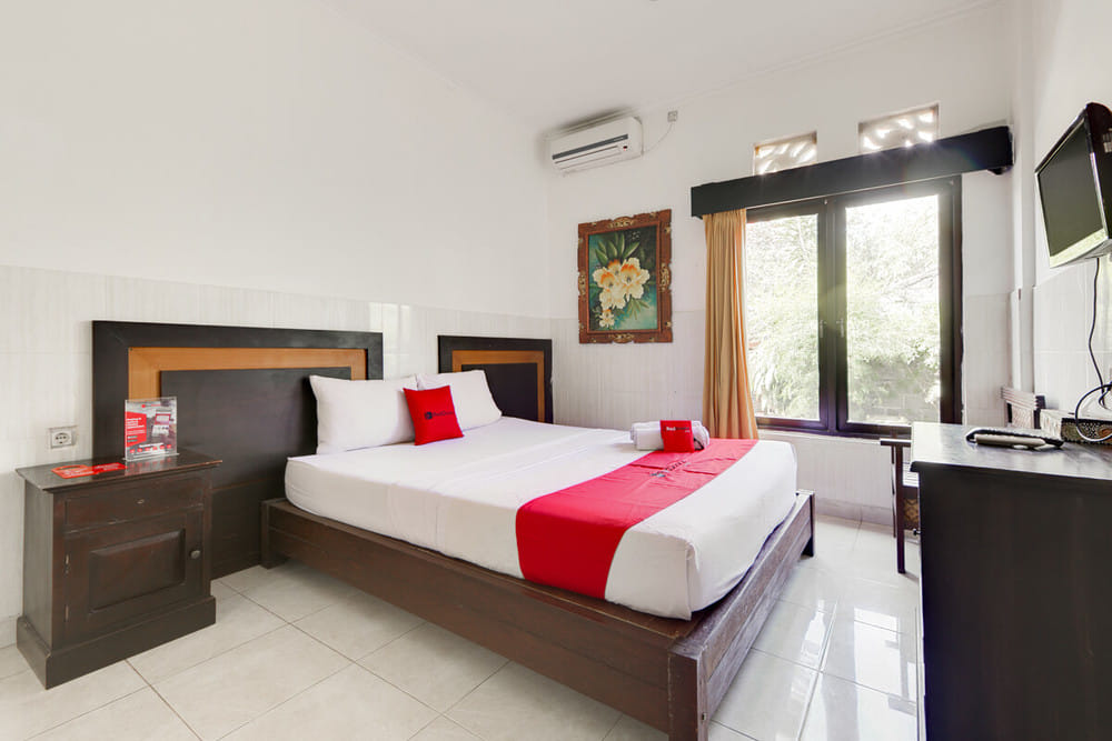 RedDoorz Deluxe Room