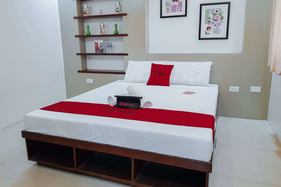 RedDoorz @ Caimito Drive Dampas