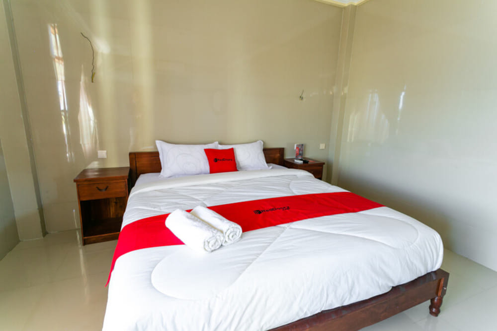 RedDoorz Deluxe Room