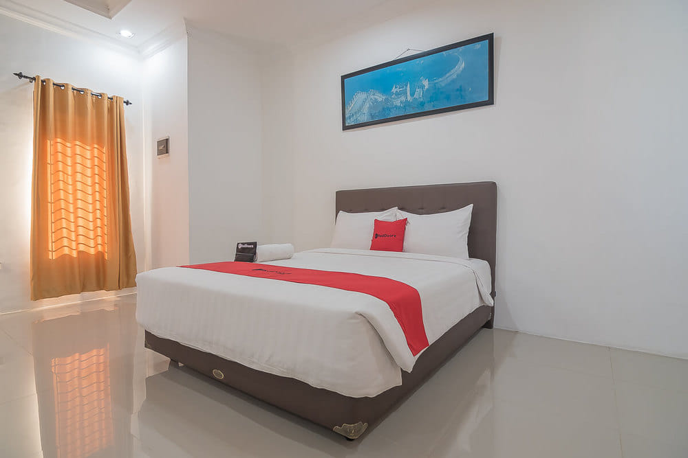 RedDoorz Family Room (6 Adults)