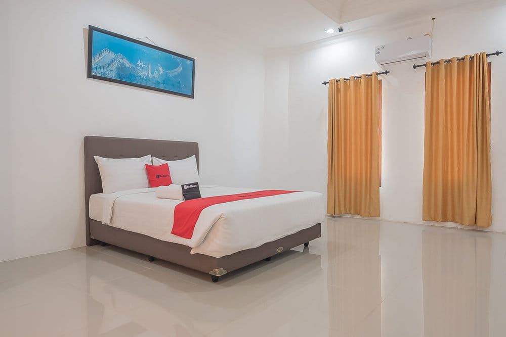 RedDoorz Family Room (4 Adults)