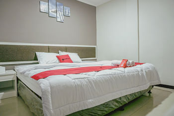 RedDoorz Plus @ Sawah Besar