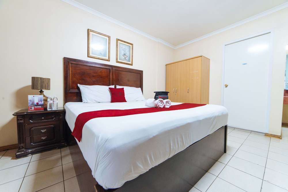 RedDoorz Deluxe Room