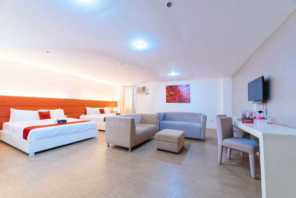 RedDoorz Executive Room (3 Adults)