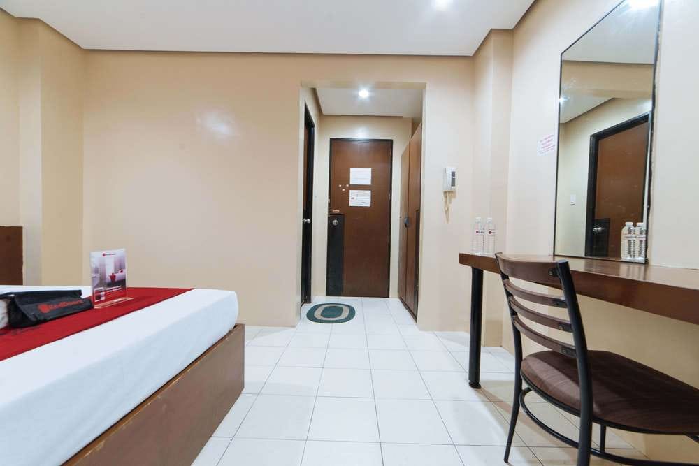 RedDoorz Room