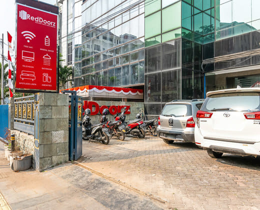 RedDoorz Plus near Taman Ismail Marzuki