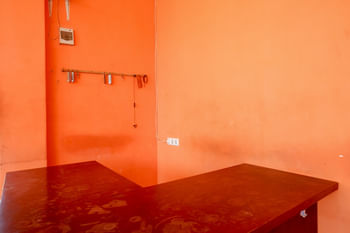 RedDoorz near Taman Makam Pahlawan Tatura Palu
