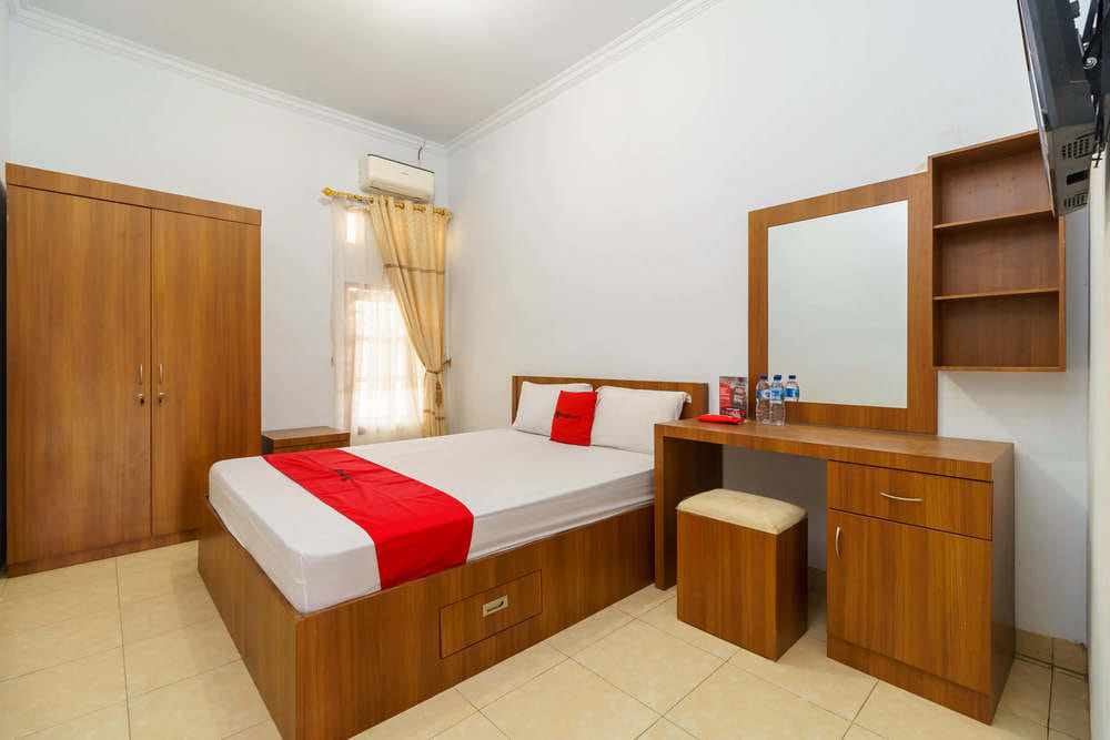 RedDoorz Room
