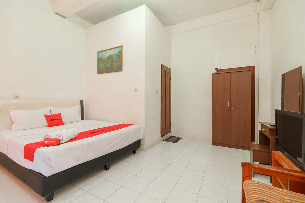RedDoorz Room