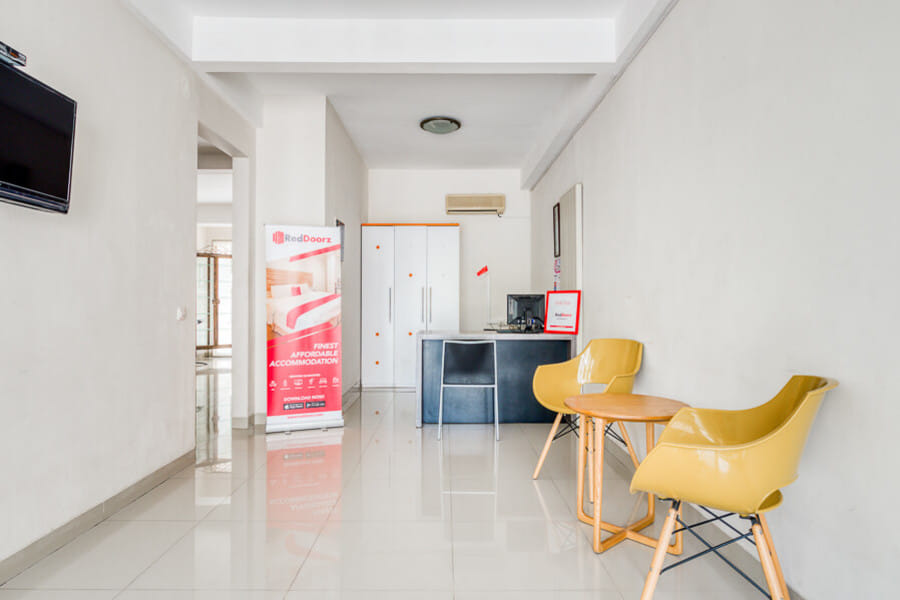 RedDoorz near UNTAG Surabaya
