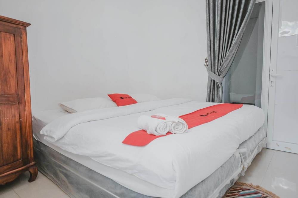 RedDoorz Room