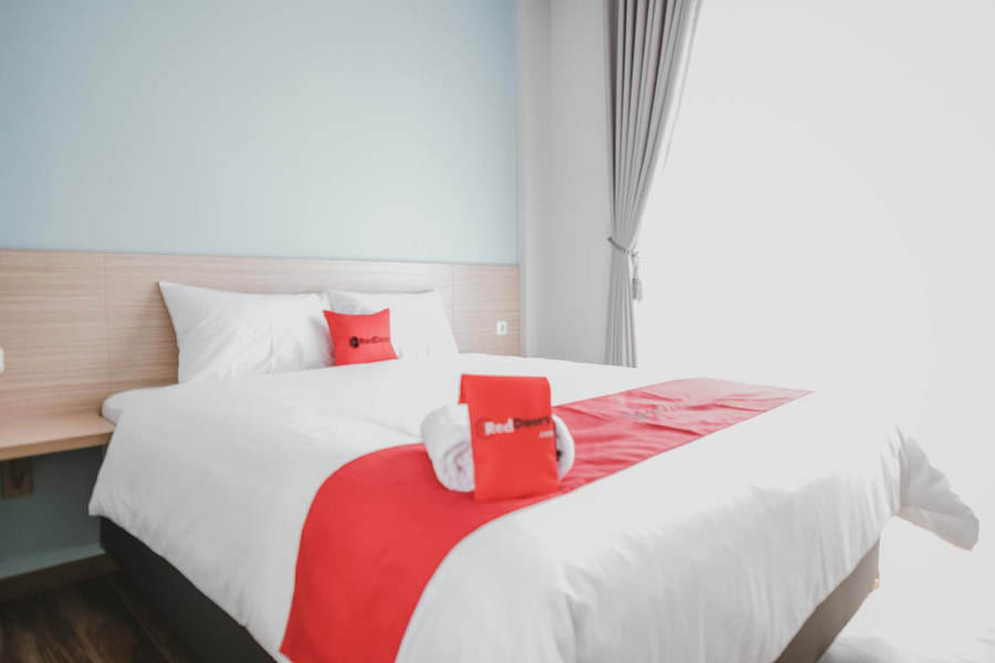 RedDoorz Plus @ Karet Pedurenan 3