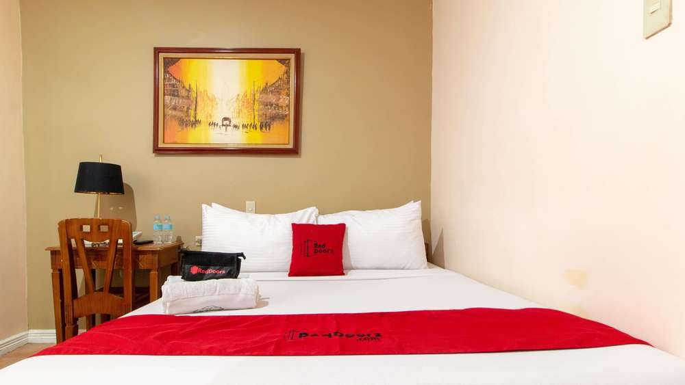 RedDoorz Room