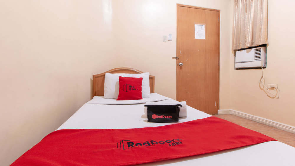 RedDoorz Single Room