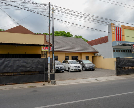 RedDoorz near Living Plaza Purwokerto