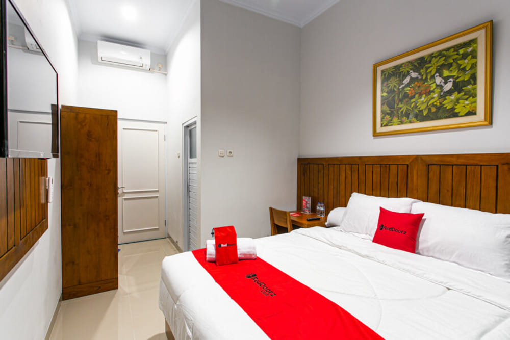 RedDoorz Room
