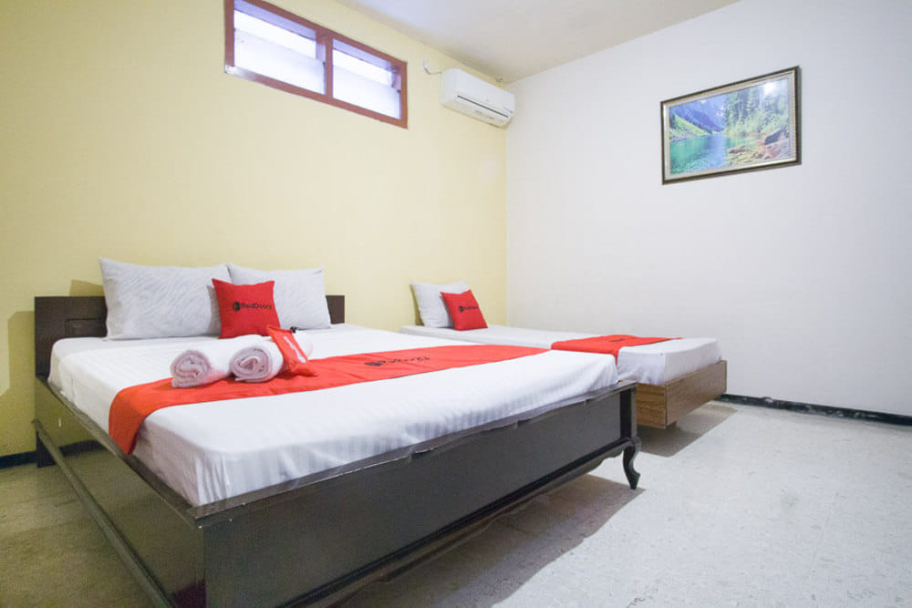 RedDoorz Family Room