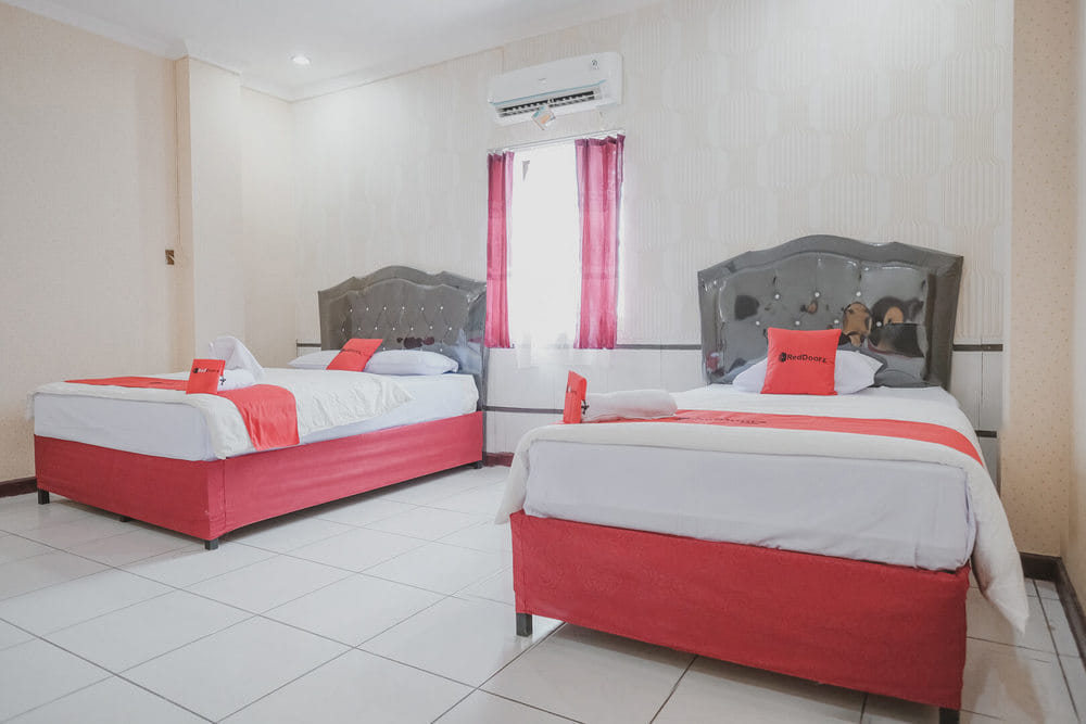 RedDoorz Family Room