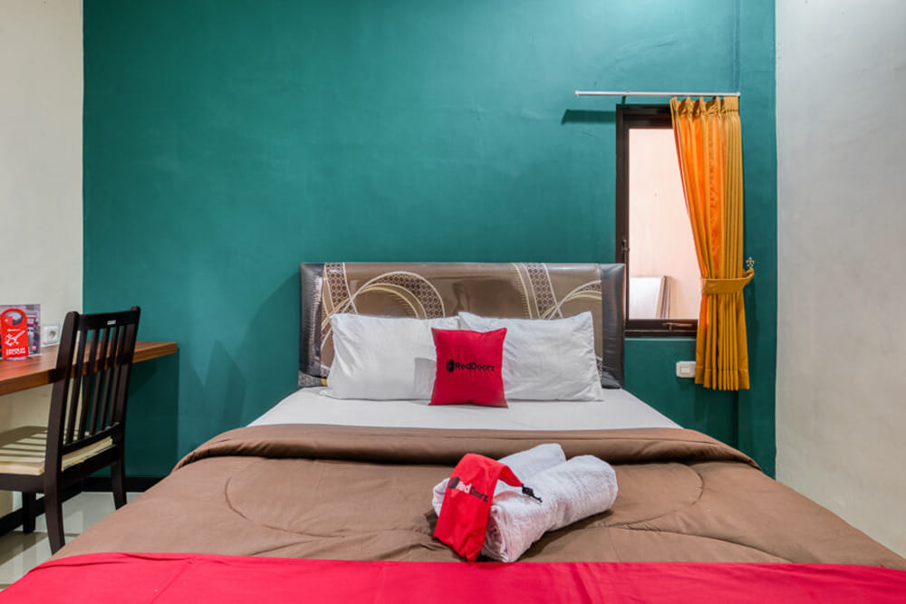 RedDoorz Room