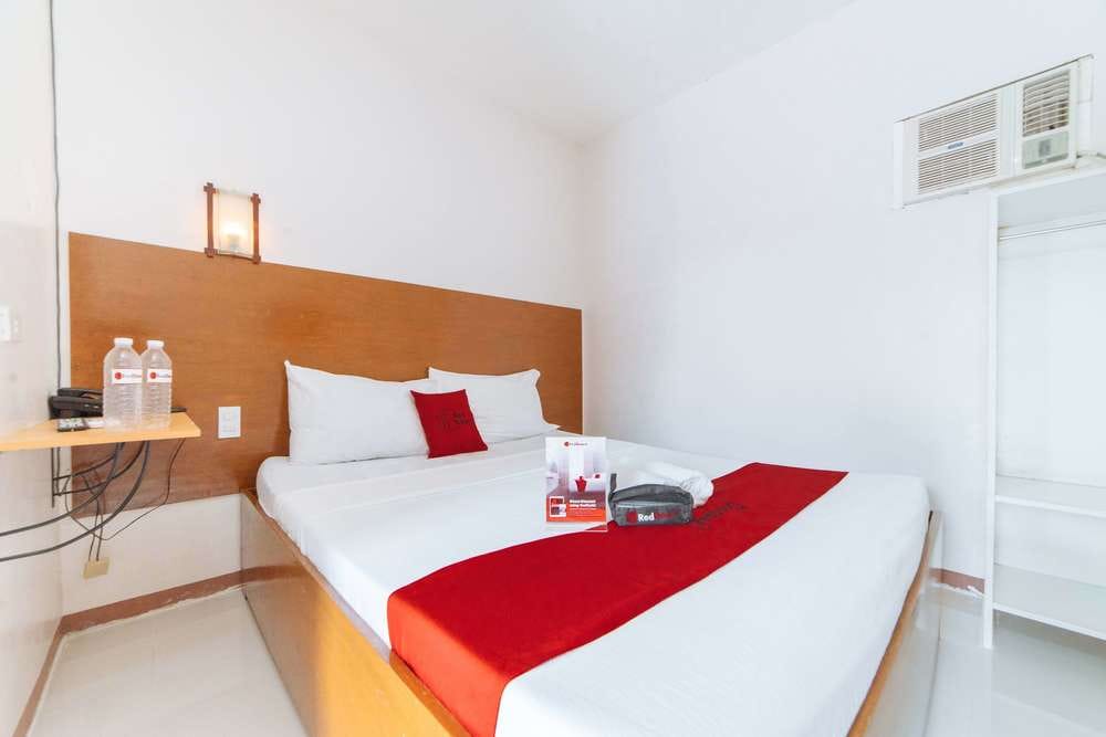 RedDoorz Room