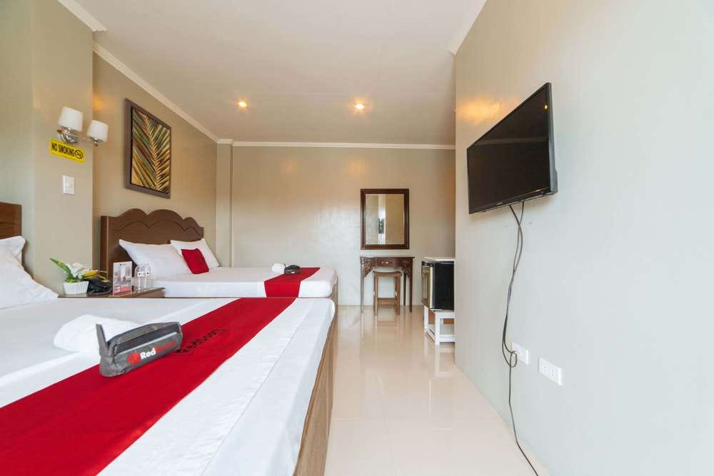 RedDoorz Deluxe Room