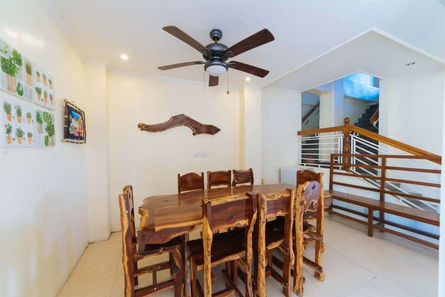 RedDoorz @ Old Buswang Road