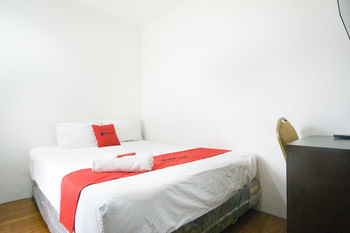 RedDoorz Plus near Plaza Indonesia