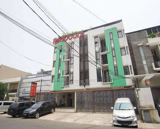 RedDoorz Plus near Plaza Indonesia