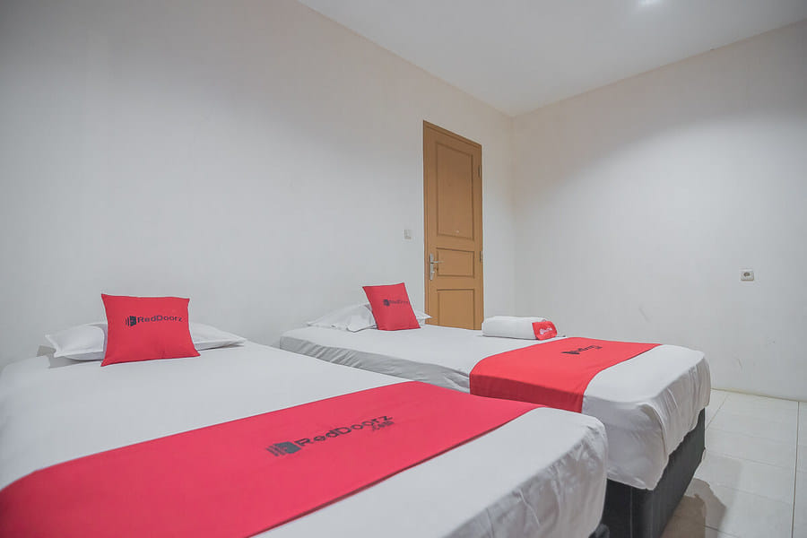 RedDoorz Plus @ Hotel Negeri Baru Lodaya Puncak