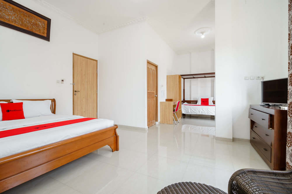 RedDoorz Family Room