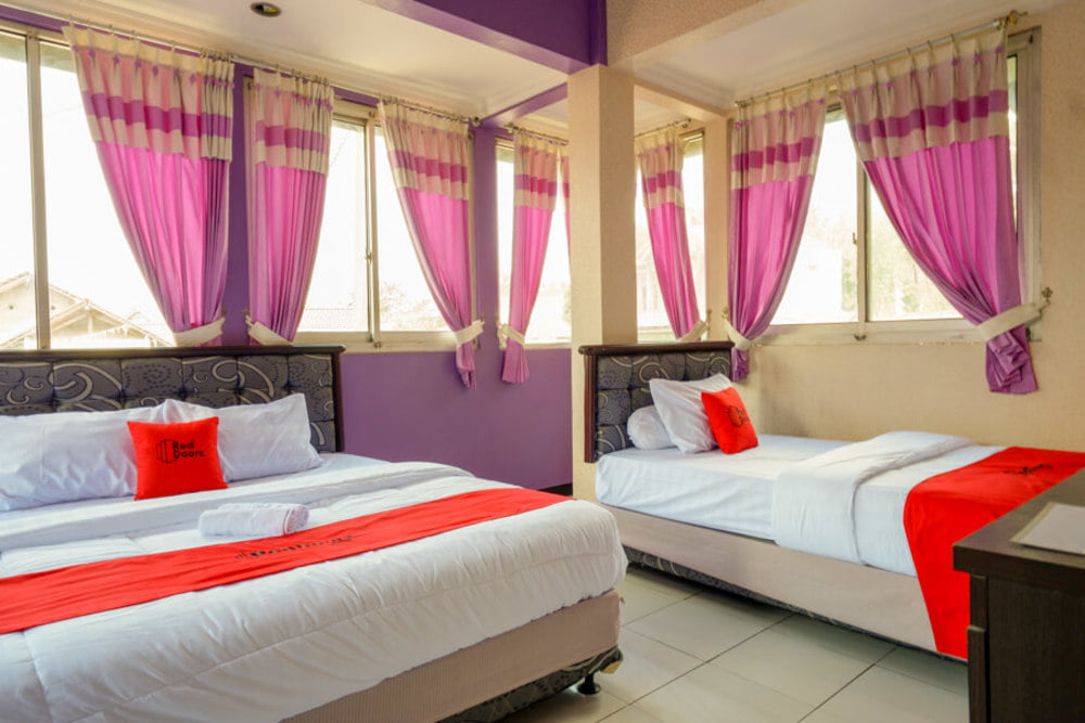 RedDoorz Family Room