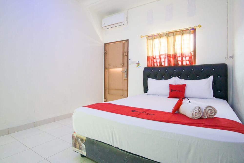 RedDoorz Room