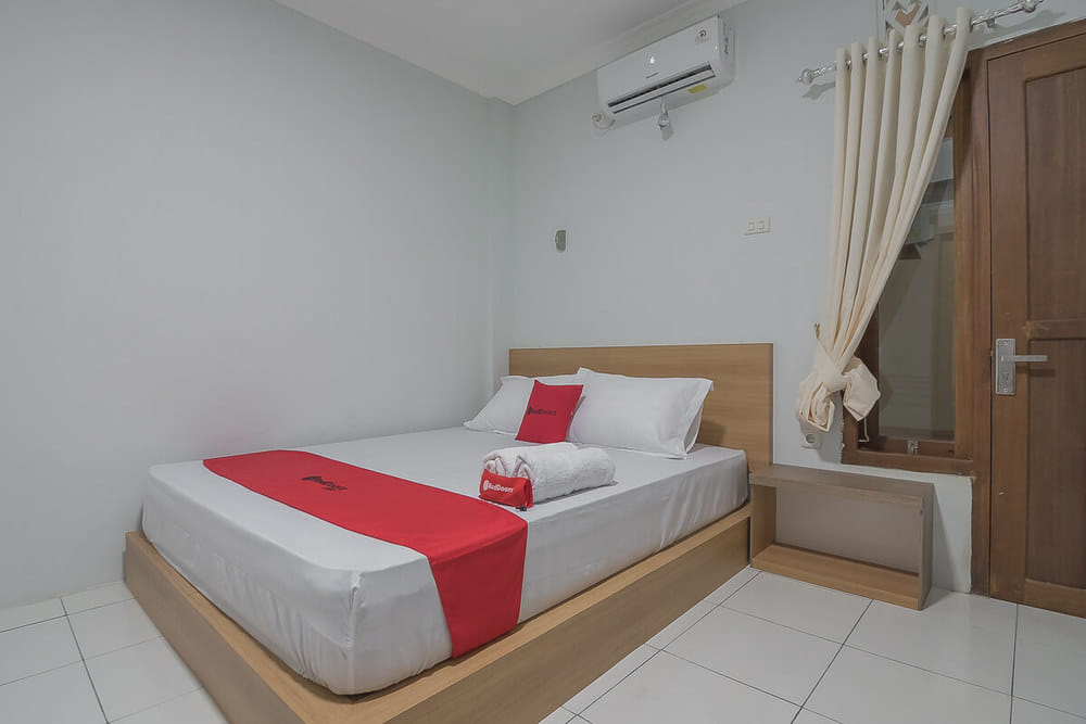 RedDoorz Room